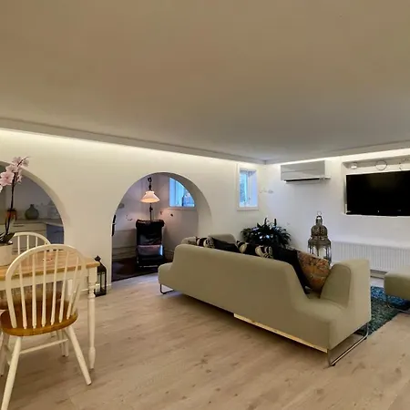 Sjarmerende I Gellert Apartment *