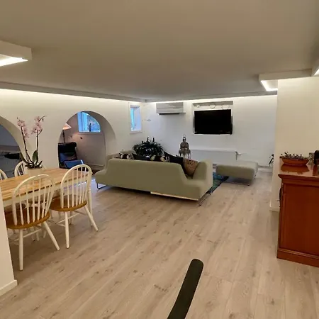 Sjarmerende I Gellert Apartment *